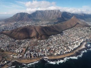 Faszinierend schön: Der Blick auf Kapstadt aus der Sicht des Helikopters ...