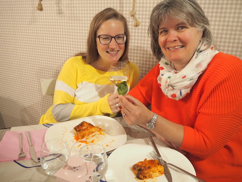 Besonders Barbara hier, eine herzallerliebste Schweizerin, habe ich wirklich ins Herz geschlossen (und muss nun eine weitere Reise nach Sankt Gallen in die Schweiz planen ..!) ...