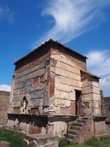 ... ja, Pompeii war eine reiche Stadt, wie auch diese antike Tempelanlage (oder das, was von ihr übrig ist), beweist ...