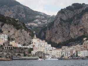 ... historischen Schönheiten, wie dem kleinen Städtchen Amalfi ...