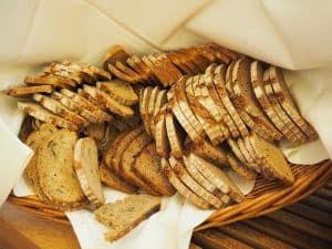 ... Brotgenuss (ach, wie herrlich, unser wundersames, köstliches, frisches Brot in Österreich, bzw. der Steiermark doch schmeckt!) ...