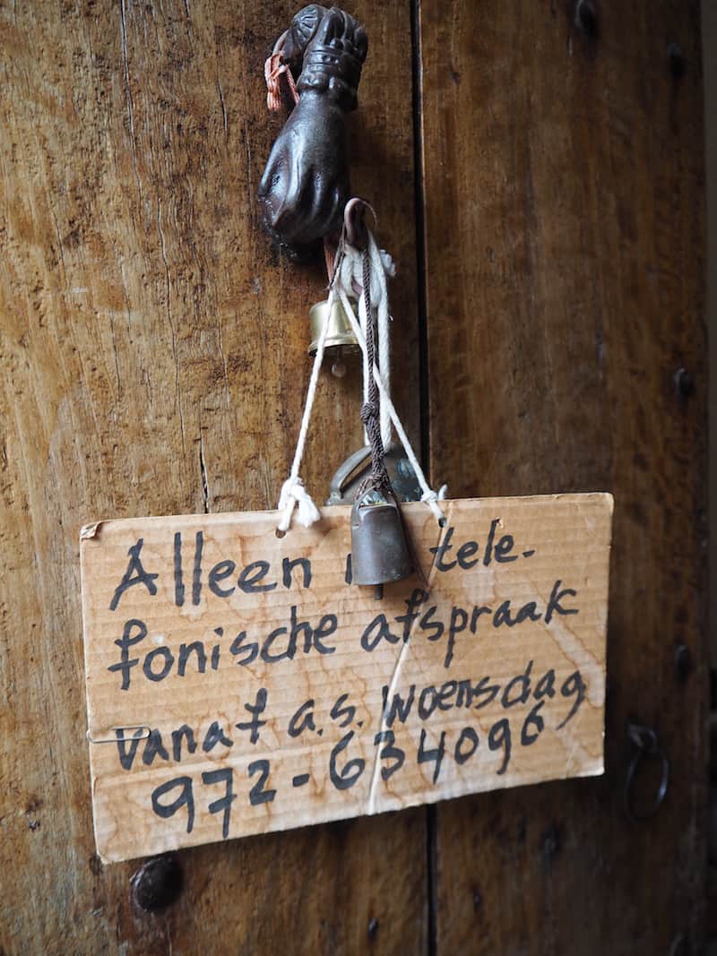 ... love the sweet little Dutch details around the otherwise Catalan farm ...