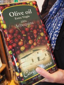 ... and even more, the taste of this delicious olive oil, a rarity even to my knowledge ...