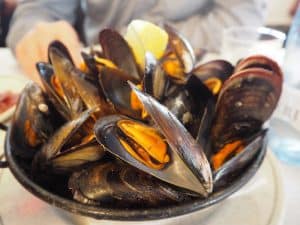 Even "further up the road", on the street from Figueres to Llançà, you can find ... serving both tapas and restaurant meal options. I could live off the fresh mussels ... The best !!
