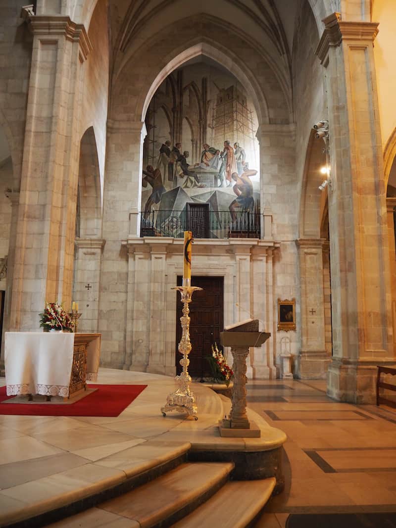 Getting on your way starts with a visit of the cathedral of Santander ...