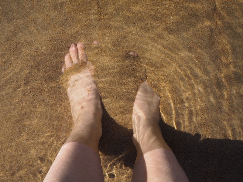 Sometimes, a simple sign may be that you have had enough for the day, so simply listen to yourself and relax .. like with this foot bath in the Cantabrian sea!