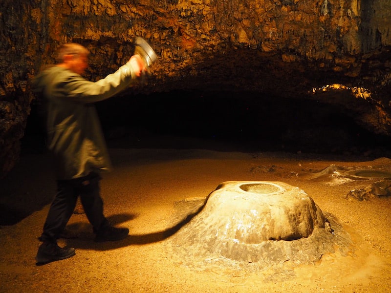 ... denn von hier oben könnt Ihr in die sagenhafte Tropfsteinhöhle Schulerloch einsteigen, welche unter anderem 