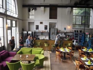 ... bietet das ehemalige Kraftwerk mittlerweile ein originelles Café