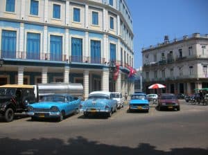 Selbige (und viele weitere Baujahre und -marken) sind in Kubas Hauptstadt "La Havanna" zum Zeitpunkt unserer Reise allgegenwärtig ...