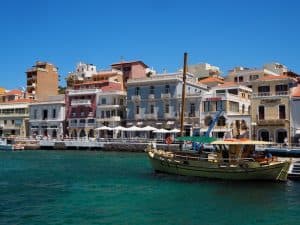 Weiters hinzu kommt das entzückende kleine Hafenviertel von Agios Nikolaus ...