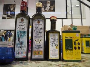 ... das Olivenöl hier ganz rechts außen, ist das welches sogar ein Europäisches Patent für seine besonderen gesundheitlichen Vorzüge erhalten hat ... Bravo, Francesca e famiglia !!