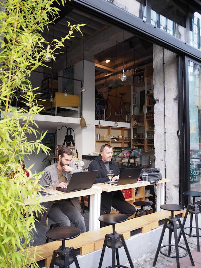 ... die mondäne Hipsterk-Szene der Stadt lässt grüßen ...