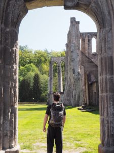 ... an dem vormaligen Zisterzienser-Kloster Walkenried, dessen Ruine heute zum UNESCO-Welterbe zählt und das sich direkt gegenüber der Ferienwohnung befindet.