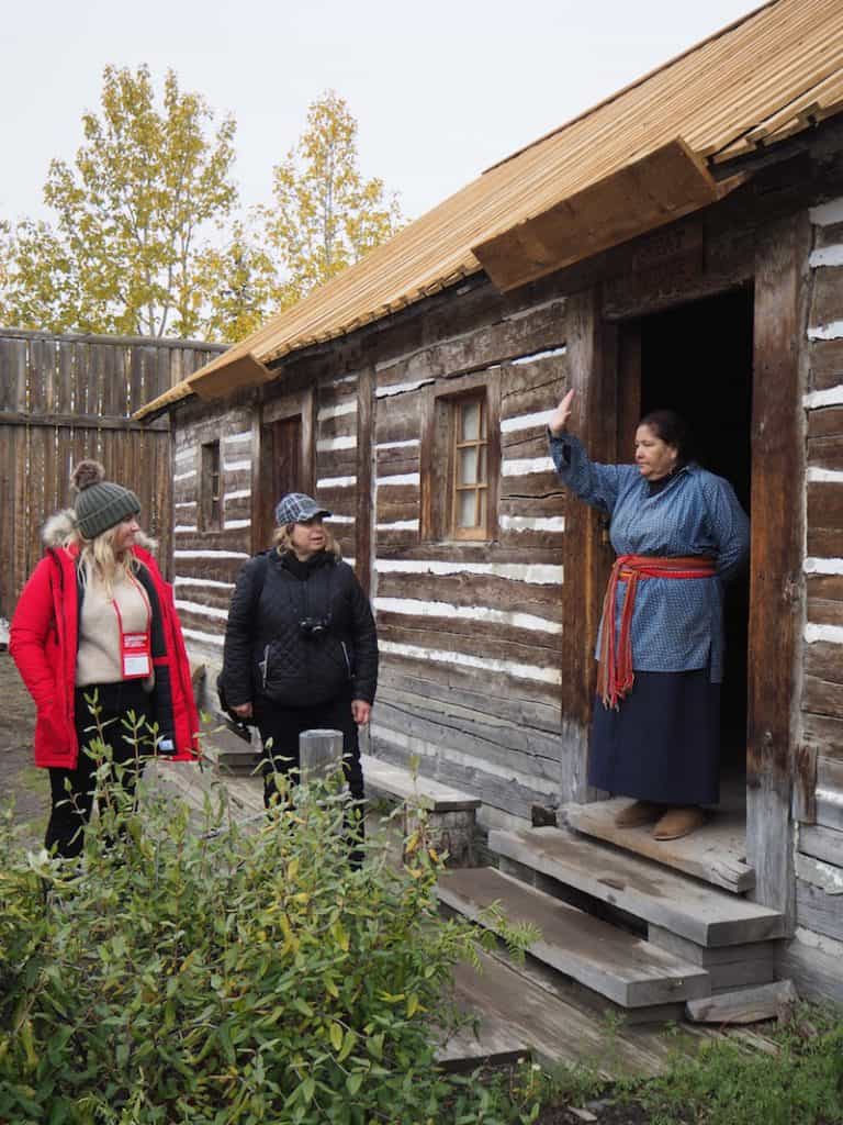 ... herzlich willkommen heißt es da in ein einfaches, altes Bauernhaus ...