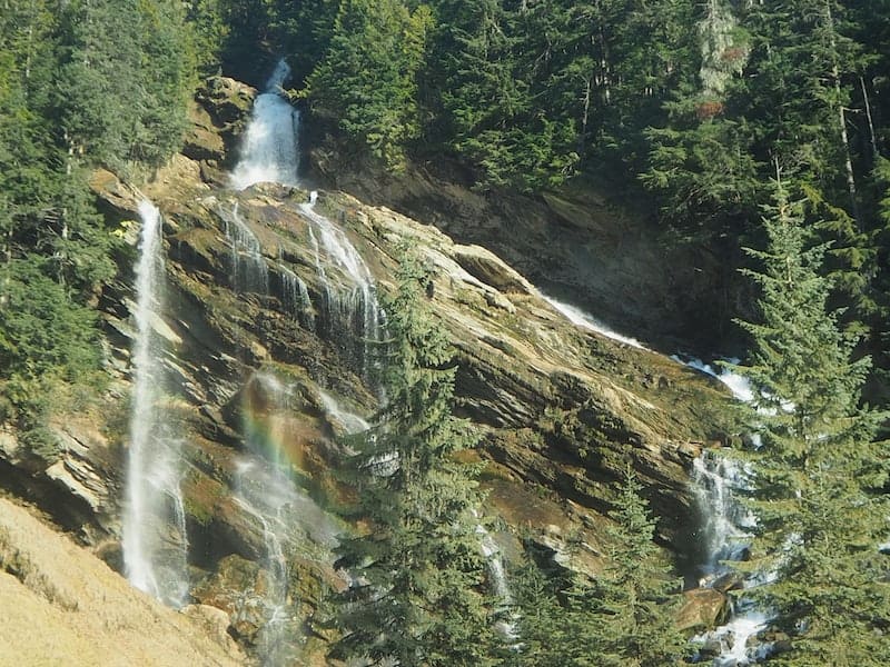 ... tauchen einzigartige Naturdenkmäler vor unserem Zugfenster auf ...