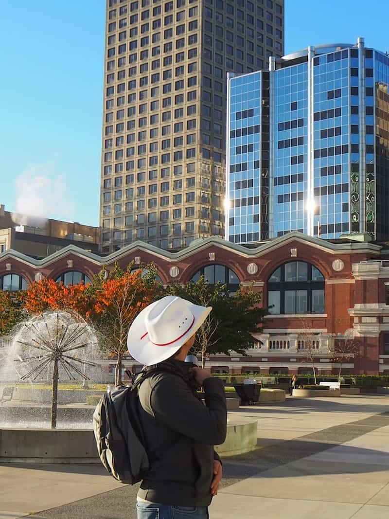 ... und sind wir, eh wir's uns versehen, mitten in Vancouver angelangt : An der Pacific Railway Station mitten in der Stadt.