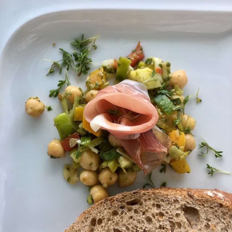 Yum: Um 11.00 Uhr wird pünktlich der erste Vormittags-Snack serviert ...