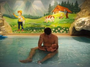 Auch das Zeit für den Papa: Beim Babyschwimmen mit Liam im "Heidi-Pool".!