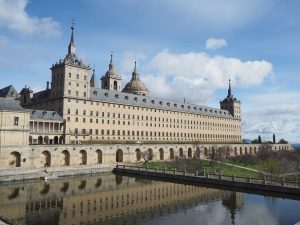 Nahe an Madrid und den Tagesausflug wert: El Real Monasterio y Palacio de San Lorenzo de El Escorial ...
