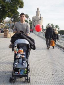 ... wie hier schön ersichtlich beim Spaziergang in Sevilla (hach, waren das noch Zeiten ..!).