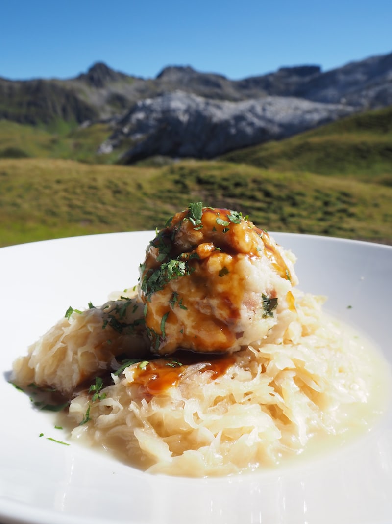 ... und gegen den Hunger ein ordentliches Speckknödel mit saftigem Sauerkraut auf der Tilisunahütte. Mahlzeit!