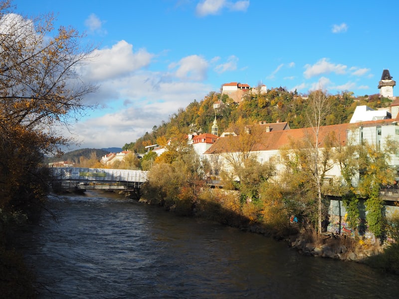 Graz, du Schöne: Blick auf den Grazer Schlossberg mit seinem bunten 