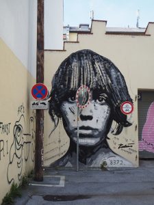 ... nahe des Griesplatzes am Ende der Straße gibt es zwischen Reichengasse und Bürgerspitalgasse eine winzig-kleine Galerie interessanter Street Art Graffiti-Gemälde zu bewundern ...