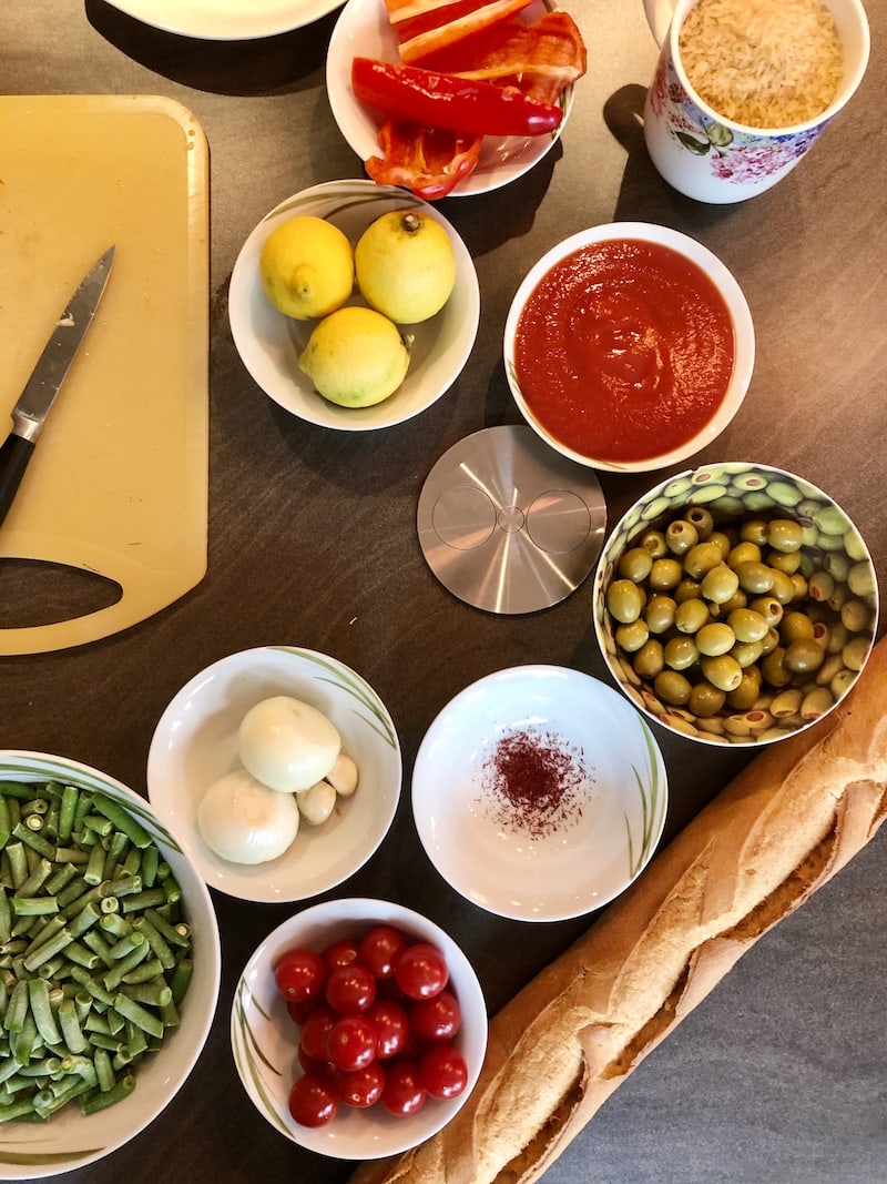 ... auch hier versprach ich, im Sinne der Medienwirksamkeit vor laufender Kamera zu kochen: Eine Paella musste es sein ...