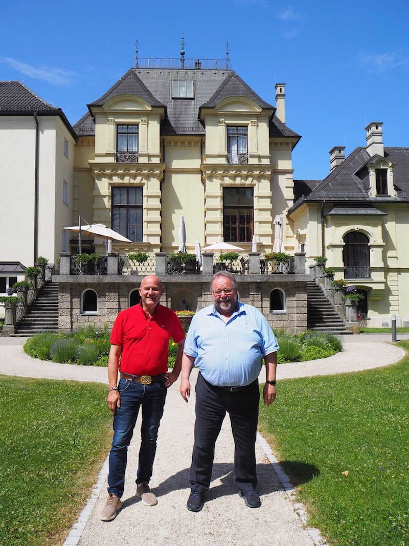 Immer wieder gut für ein Gespräch: Rektor Rüdiger Kiefer (rechts im Bild) und Direktor Ulrich Walder, welche uns bei den Pallottinern auf das Herzlichste begrüßt haben.