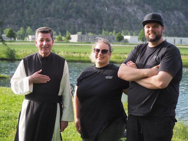 ... hier lernen wir das sympathische Duo Maria & Fabio kennen, die sich selbst "Schwarzfischer Stams" nennen und die Frater Lukas uns hier vorstellt.