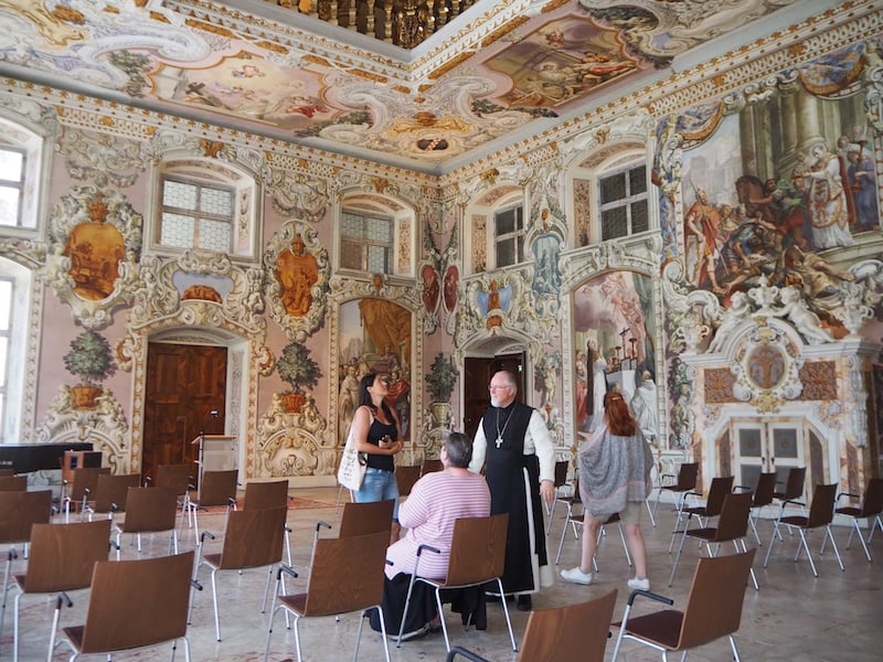 Auch der Bernardi-Saal überwältigt uns mit seiner grandiosen Kunstfertigkeit ...