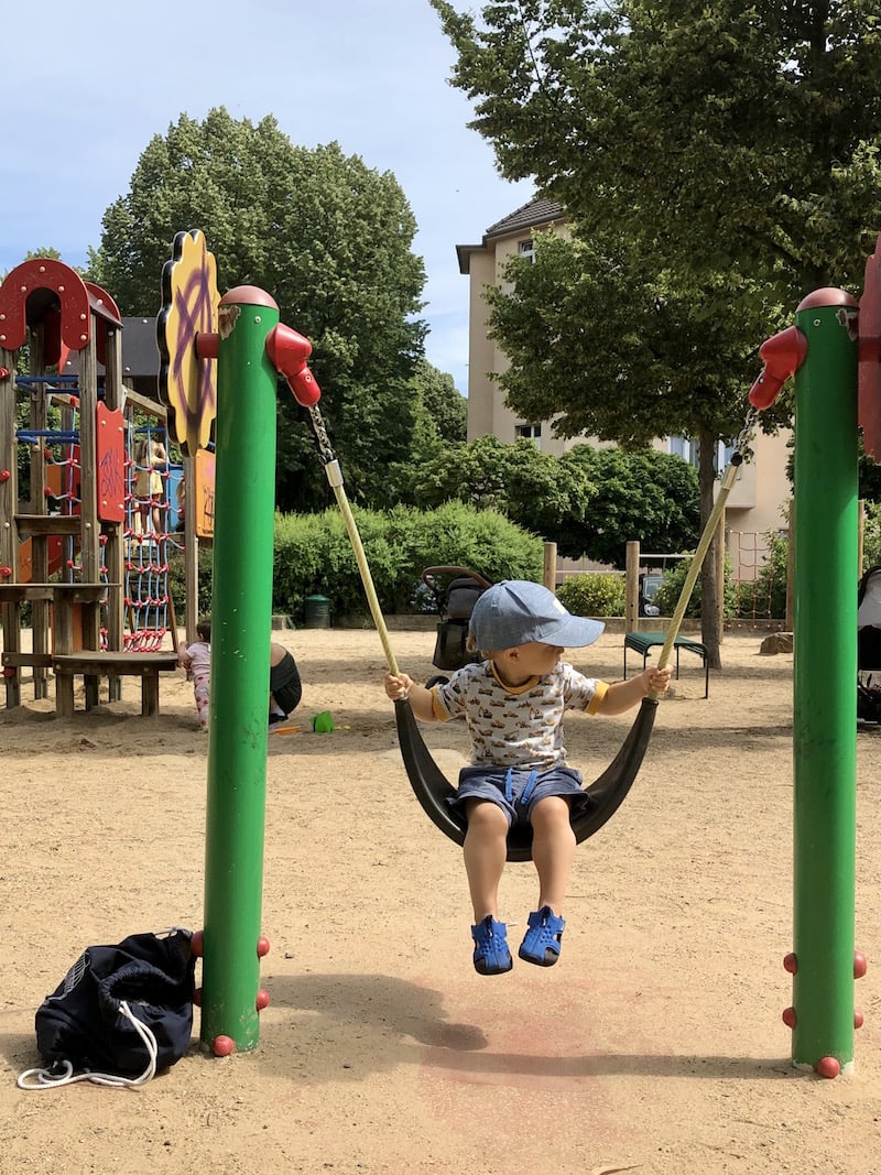 Nahe gelegene Spielplätze, wie der hier am Nikolausplatz in fünf Minuten Gehweite zum Restaurant, machen den Besuch auch mit kleinen Kindern angenehm.