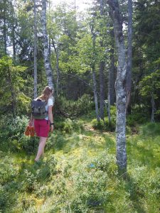 Liebe Katharina, vielen Dank für diese zauberhafte Barfusswanderung durch Hochmoor und Wald! Dir würde ich überall in der Natur hin folgen.