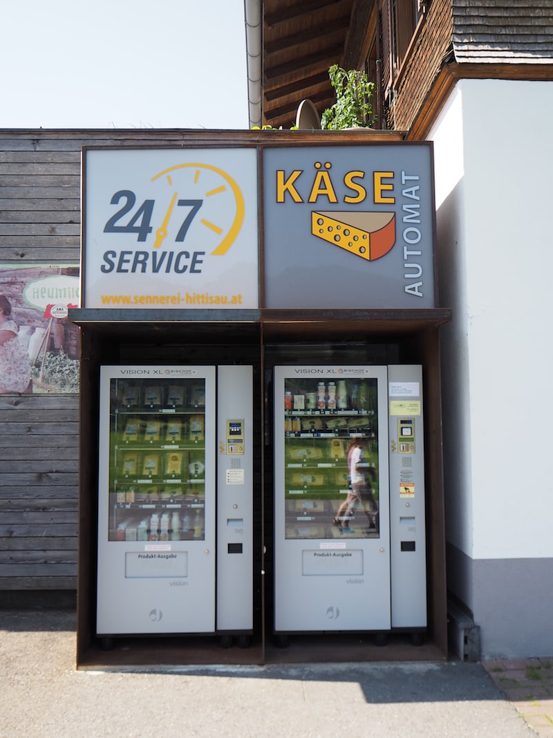 Weil ich sie nahezu in jeder Gemeinde entdeckt habe: 24/7 Käseautomaten sind der Renner im Bregenzerwald, auch wir haben uns vor unserer Abreise hier noch mal ordentlich eingedeckt!