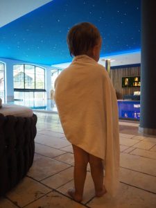 Danach geht's am besten noch in den Pool: Kleinkinder mit Schwimmwindel sind hier im Hotel Nesslerhof auf das Liebevollste begrüßt.
