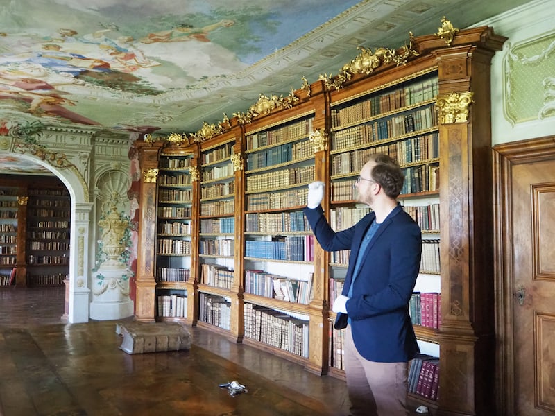 "Ex litteris immortalitas": Johannes Deibl introduces us to the large-scale restoration project of around 10,000 of the total of 100,000 (!) books in the Melk Abbey Library.