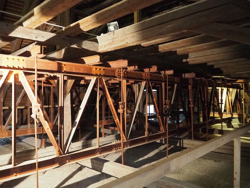 High above the ceiling fresco is this masterful roof structure that deflects the weight of the roof truss upward and to the side. Clever!