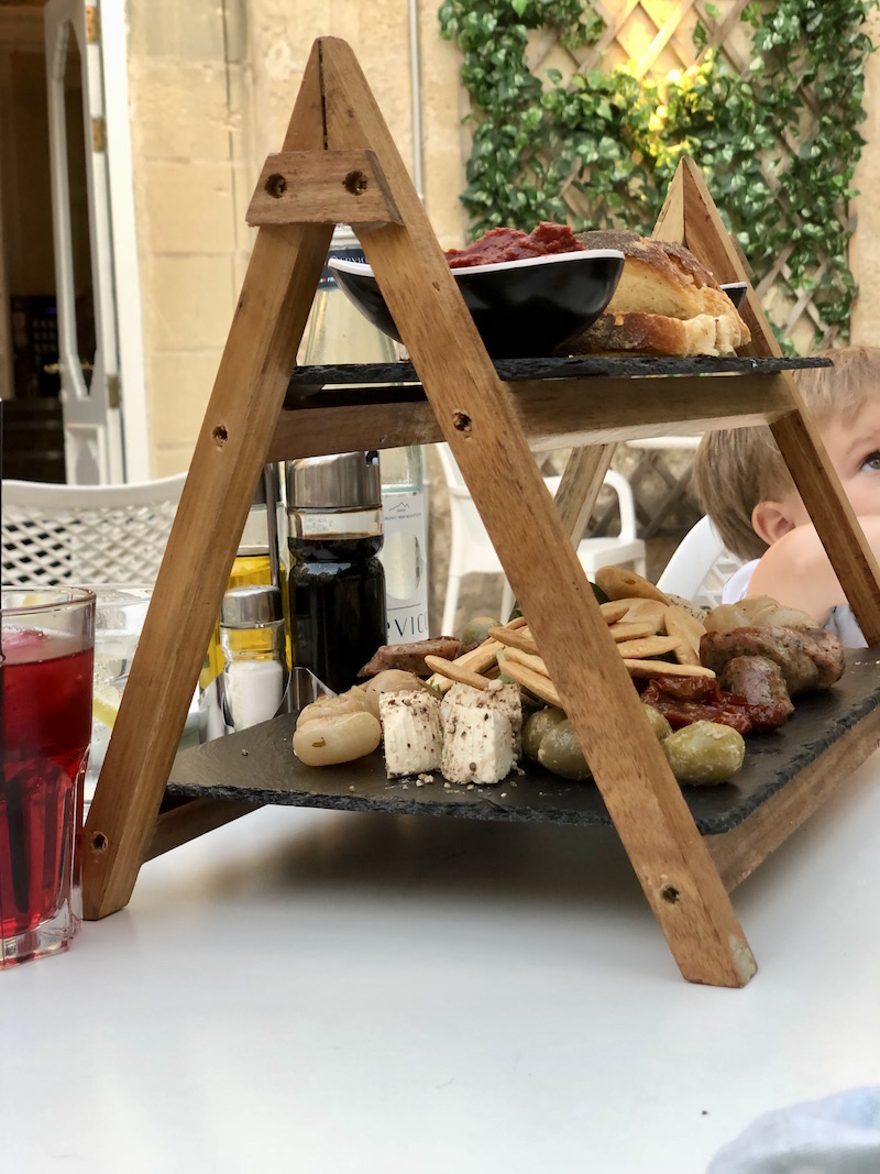 Maltesische "Tapas" gibt es übrigens auch (fast) überall zu kosten, wi hier im Casteletti in Rabat.