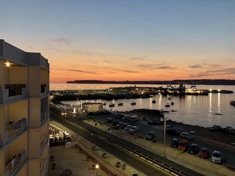 Blick Richtung Westen (und nach Gozo) von unserem Hotel Paradise Bay Resort in Malta.
