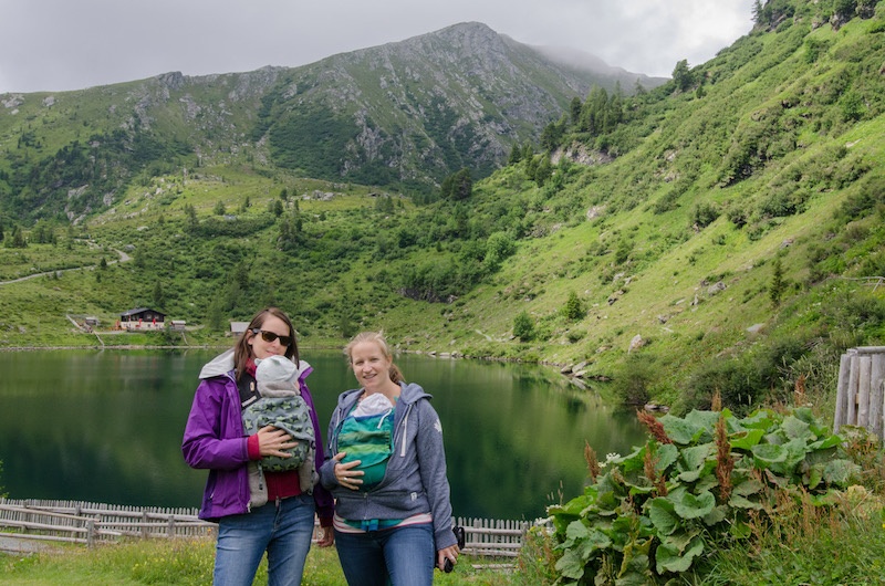 Mit Claudia und unseren beiden Babys am Falkertsee in Kärnten. Lest hier mehr über unseren Family Trip dazu!