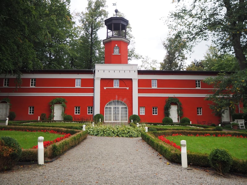 Wir beschließen den Besuch der Schlösser Niederschlesiens mit Schloss Stonsdorf, 