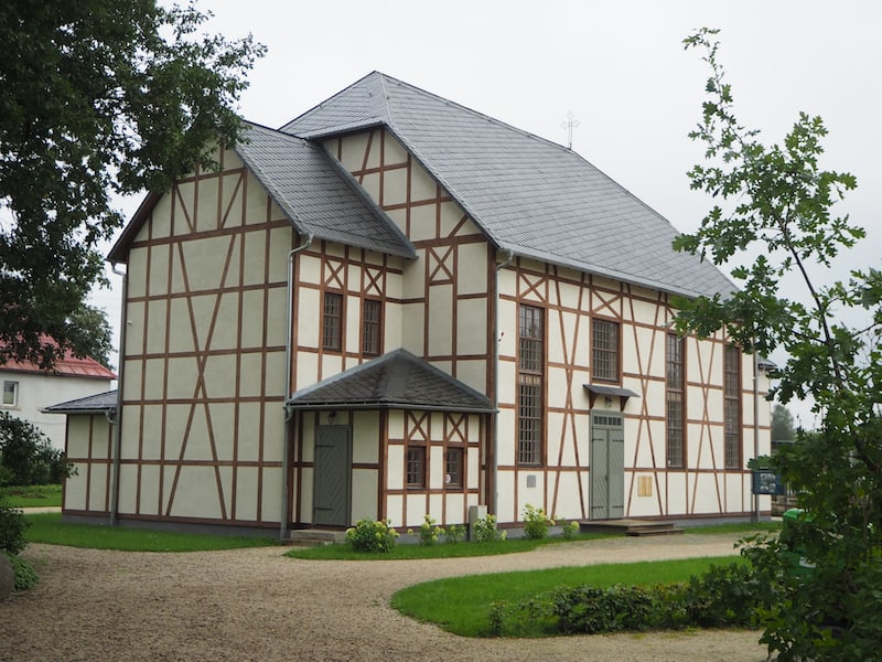 Also within walking distance is the Lomnitz House of Prayer, a reminder of the history of Silesian tolerance, according to which Protestant believers were also allowed to build houses of prayer - but "as inconspicuously as possible and in perishable building materials". Well restored, the house of worship has nevertheless survived the centuries!