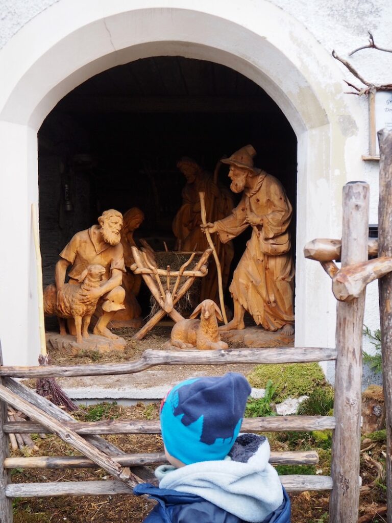 By the way, here's another view of the village nativity scene with the really lively-looking wooden figures: "Mom, who are they?" Yes, who indeed? :)