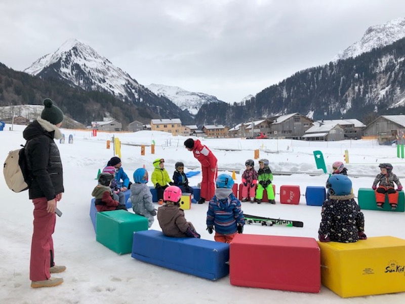 Begrüßung im Kinderland der Schneesportschule Au-Schoppernau ...