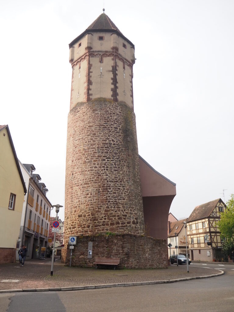 Vom schiefen, mittelalterlichen Turm von Wertheim ...