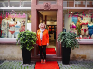 Heidi Schmidt liegt der optimale Sitz von Unterwäsche am Herzen: Hier wird jede Frau individuell vermessen und beraten.