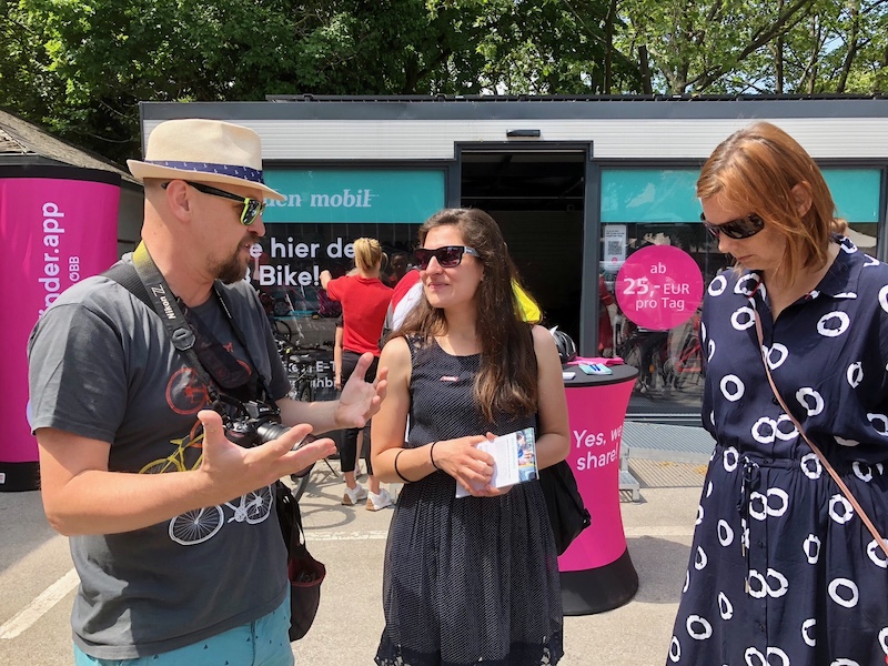 Im Gespräch: Wir lernen Vertreter der wegfinder App bei den E-Mobility Tagen in Baden bei Wien kennen. 