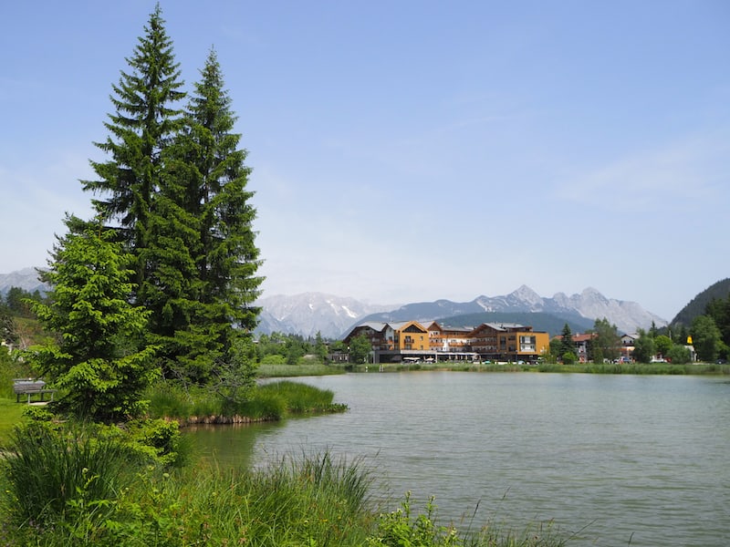 and recommends that you also do a loop around Seefeld Lake: It takes about an hour of leisurely walking, with a Kneipp facility, a few information boards and trusting squirrels (!) to sweeten the route.