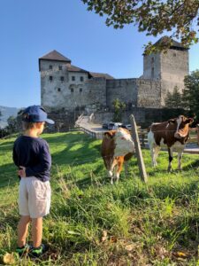 Auf zum #cczk23 : Beim diesjährigen Castle Camp auf der Burg Kaprun begleitet mich mein vierjähriger Sohn Liam.