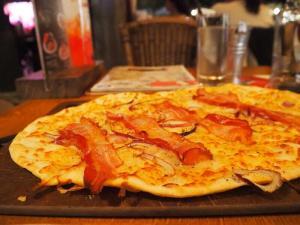 Abends bestelle ich typischen Flammkuchen - auch dies ein Klassiker der regionalen Küche und wirklich lecker.